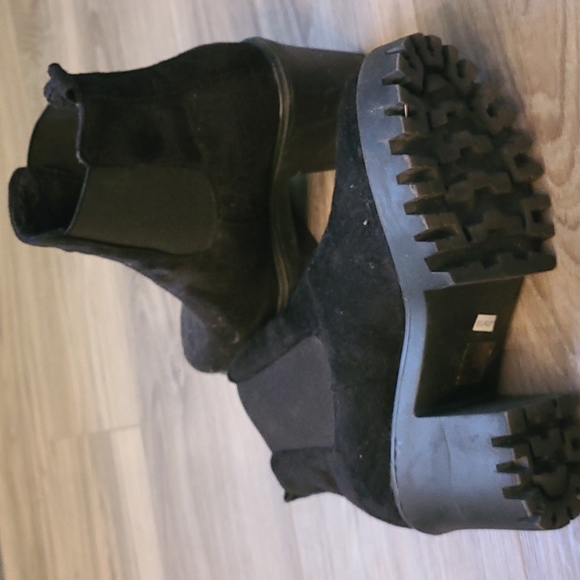 Chunky Black Boots, 6.5 (EUR 37) - Picture 5 of 6